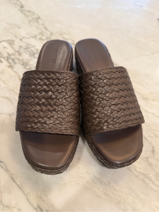 Old Navy Shoes - Brown wedge raffia sandals - size 7.5